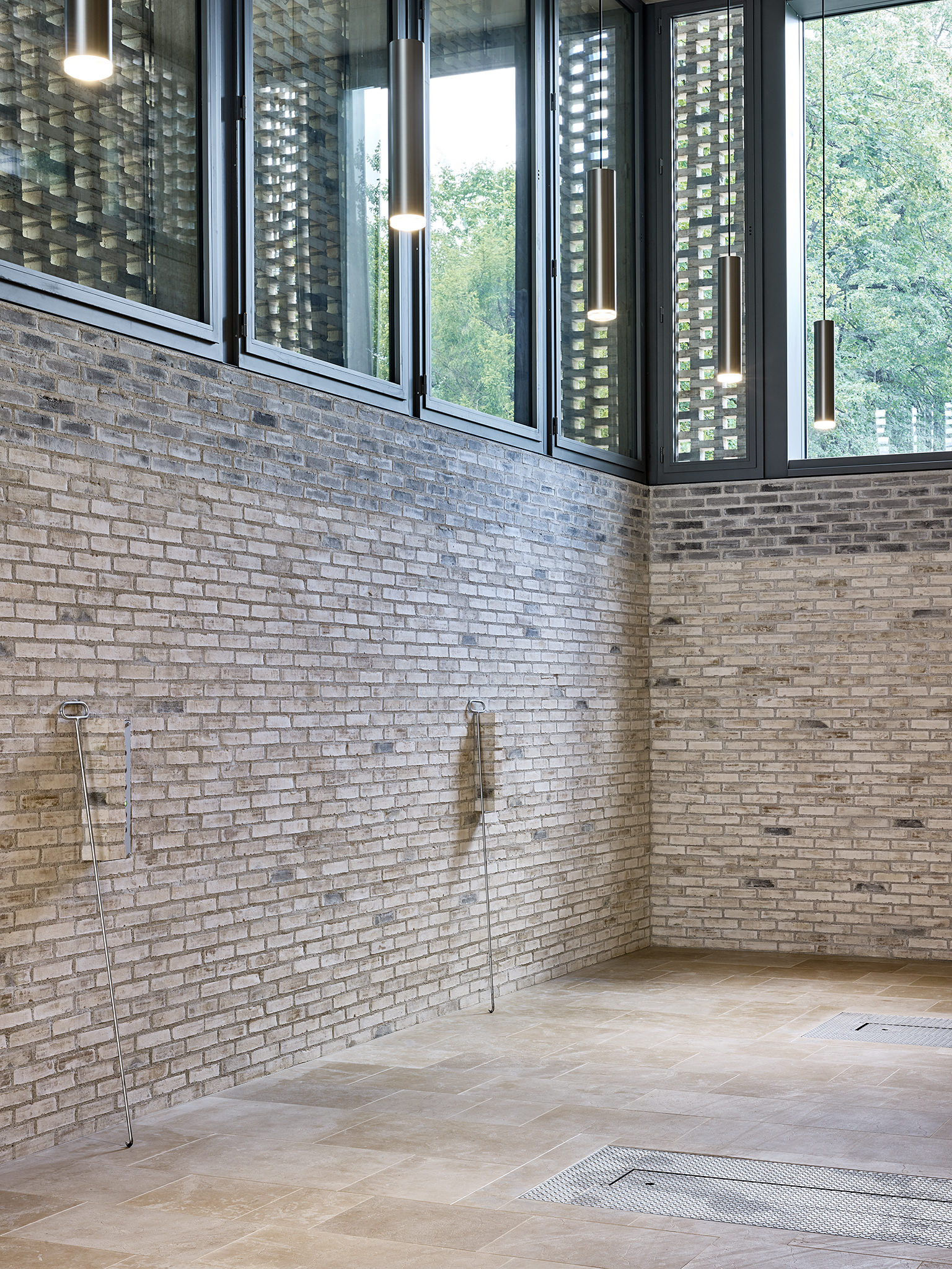 E17642 Alpa 066706 SCREEN 170828